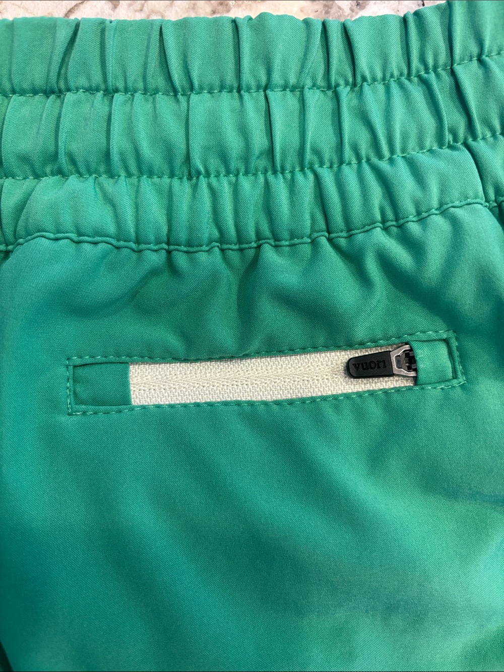 Vuori Clementine Emerald Green Athletic Drawstring Shorts. 2.5” inseam - Picture 2 of 6